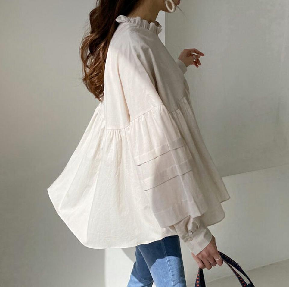 ≪人気商品再入荷≫ティアードパフブラウス・全2色・e71798 レディース 【bl】ブラウス トップス 長袖 パフスリーブ 春 秋 ルーズ ギャザー 体型カバー フレア 単色 無地 インしない フェミニン ボリュームスリーブ 韓国ファッション ハイホリHIHOLLI