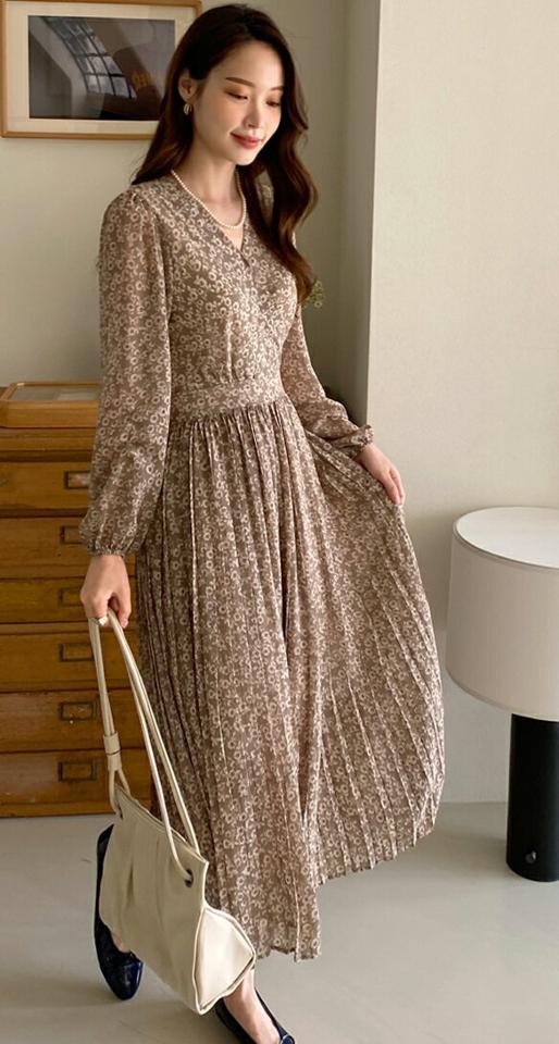 フローラルプリーツワンピース・全2色・b71862 レディース 【ops】ワンピース 長袖 ロング丈 Vネック 花柄 春 夏 秋 パステル デコルテ 上品 プリーツ シフォン モダン ウエストマーク フレア リボン フェミニン 韓国ファッション ハイホリHIHOLLI
