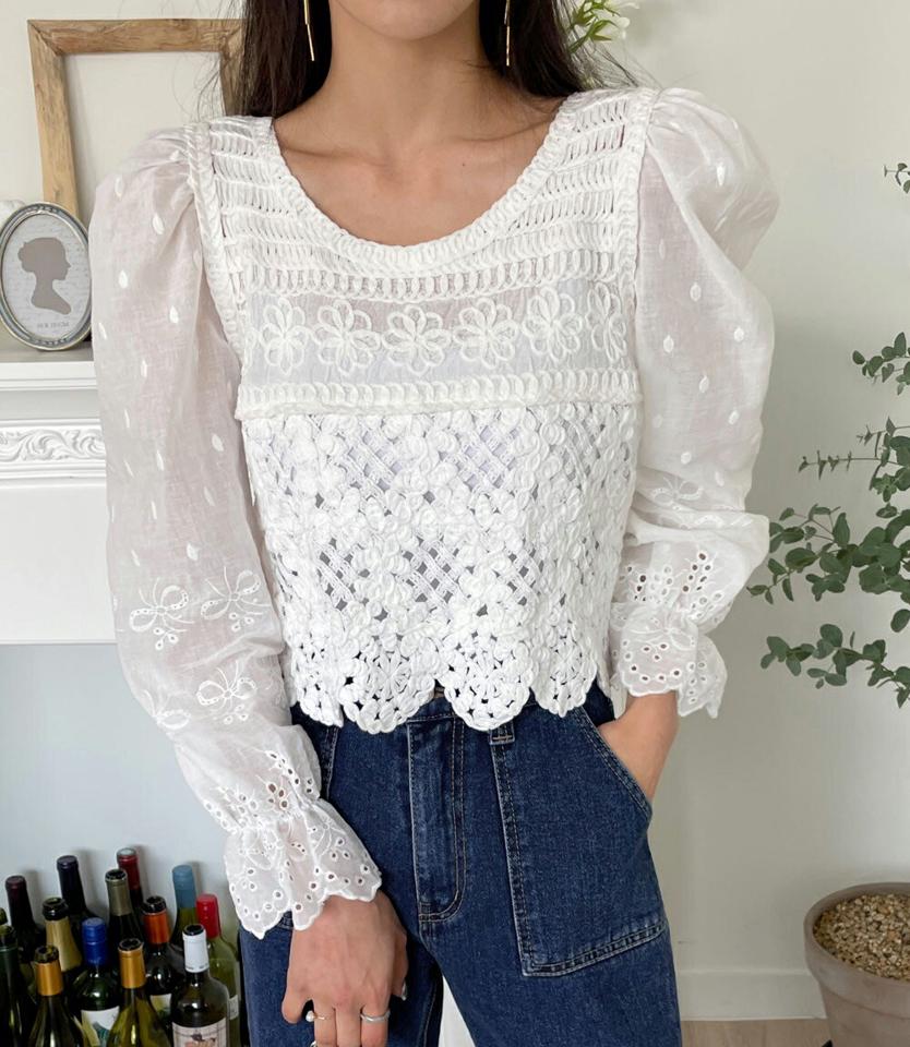 刺繍レースパフブラウス・全2色・t00252 レディース 【bl】韓国ファッション トップス ブラウス 長袖 ラウンドネック 刺繍 レース パフスリーブ クロップド丈 シンプル かわいい カジュアル フェミニン ガーリー 春 秋 冬