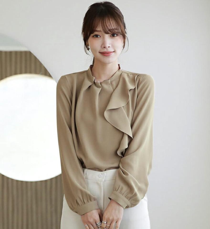 ≪人気商品再入荷≫フリルブラウス・全2色・e71799 レディース 【bl】ブラウス トップス 長袖 単色 シンプル 無地 ユニーク 春 秋 冬 オフィスカジュアル パステル ギャザー タック シルキー フリル きれいめ 大人 韓国ファッション ハイホリHIHOLLI