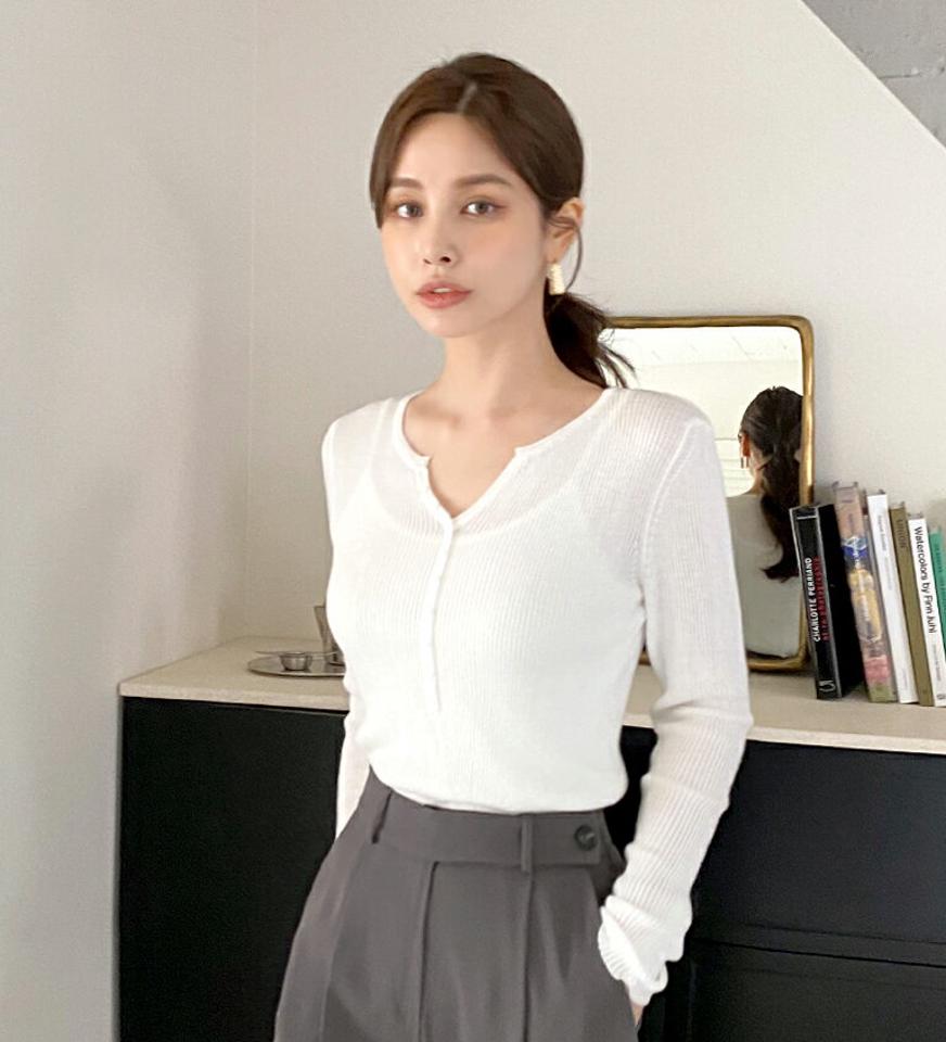 【今だけこの価格】スリットネックボタンニット・全3色・b71848 レディース 【tops】トップス 長袖 リブニット ニット リブ スリット ボタン 鎖骨 デコルテ見せ 単色 無地 シンプル 春 秋 カジュアル スリム パステル 韓国ファッション ハイホリHIHOLLI セール