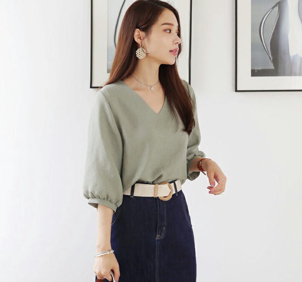 Vネックパフスリーブブラウス・全4色・e71796 レディース 【bl】トップス ブラウス 七分丈 Vネック 単色 シンプル 無地 パフ 袖 スリーブ 春 夏 秋 パステル くすみ 上品 ゆったり フェミニン 韓国ファッション ハイホリHIHOLLI