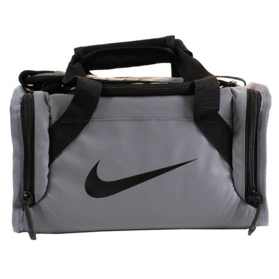 ナイキ（NIKE） 【多少の傷汚れありの為大奉仕】保冷 保温 弁当入れ ダッフルバック グレー 9A2709-G3X （メンズ、レディース、キッズ）