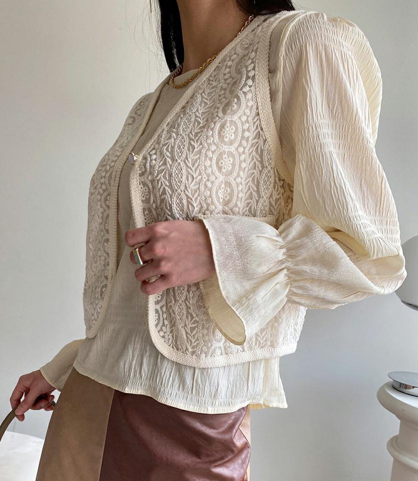 リンクルブラウス&レースベストSET・全1色・b71884 レディース 【bl】ブラウス トップス 長袖 セット ベスト フレア パステル リンクル 単色 レース 柄 シフォン パステル 春 秋 上品 フェミニン 大人っぽ 韓国ファッション ハイホリHIHOLLI