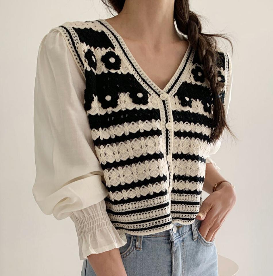 花柄スリーブコントラストニット・全3色・b00305 レディース 【tops】韓国ファッション トップス ニット 大人 長袖 Vネック 花柄 フローラル フラワー クロップド丈 コントラスト かわいい シンプル フェミニン カジュアル 春 秋