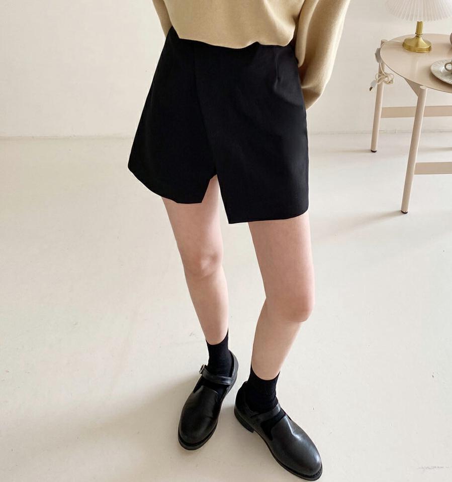 ラップ調キュロットショートパンツ・全3色・t00301 レディース 【pt】韓国ファッション ボトムス ショート ショートパンツ ラップ調 キュロット Aライン ダーツ スリット ショート丈 無地 シンプル フェミニン カジュアル 春 秋