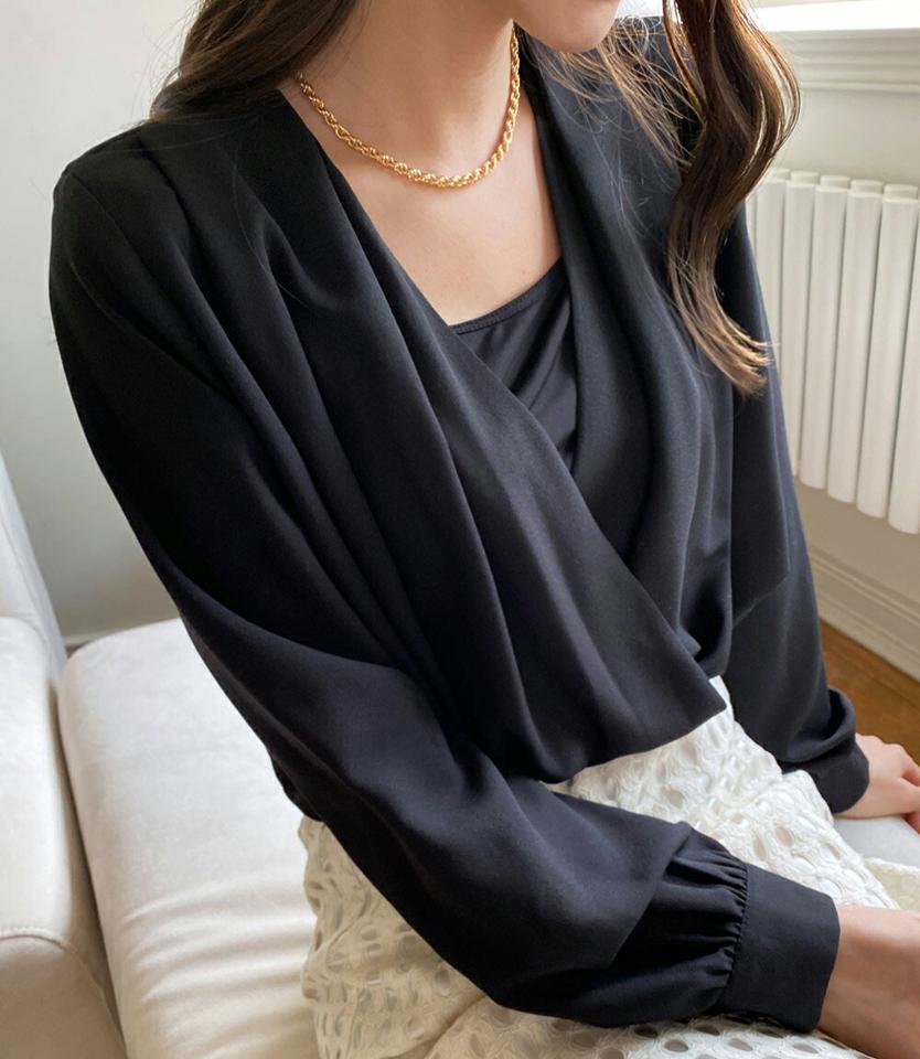 ドレープラップブラウス・全2色・t71928 レディース 【bl】ブラウス トップス 長袖 単色 無地 ラップ風 シフォン Vネック 秋 冬 春 鎖骨 デコルテ見せ ドレープ カフス 上品 フェミニン オフィスカジュアル 韓国ファッション ハイホリHIHOLLI