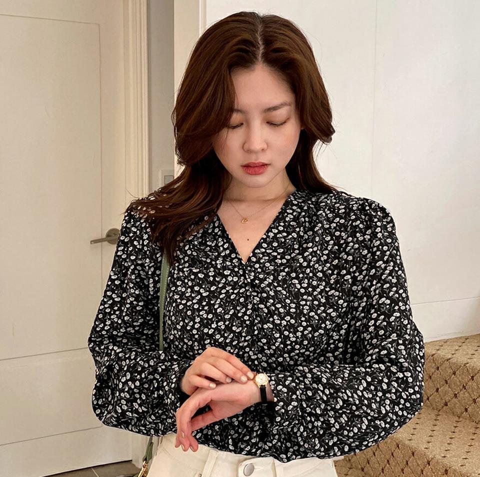 ショルダータックVネック花柄ブラウス・全4色・t00283 レディース 【bl】韓国ファッション トップス ブラウス 長袖 Vネック 花柄 フローラル フラワー ショルダータック シンプル かわいい カジュアル フェミニン 春 秋