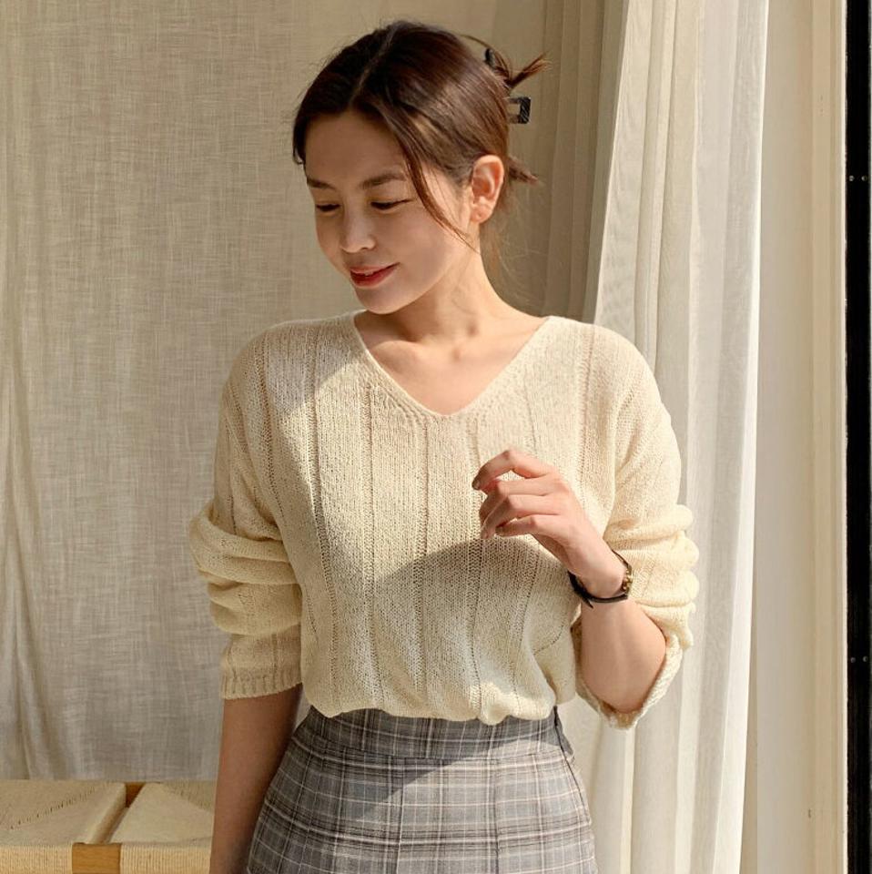 Vネックワイドリブニット・全4色・t00279 レディース 【tops】韓国ファッション トップス ニット 大人 長袖 Vネック ワイド カラーニット クロップド丈 スリット ルーズ かわいい 無地 シンプル フェミニン カジュアル 春 秋