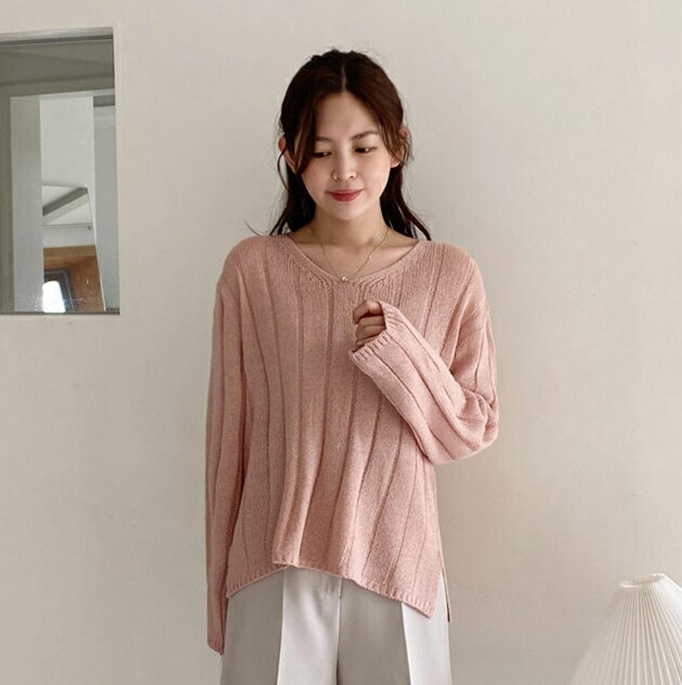 Vネックワイドリブニット・全4色・t00279 レディース 【tops】韓国ファッション トップス ニット 大人 長袖 Vネック ワイド カラーニット クロップド丈 スリット ルーズ かわいい 無地 シンプル フェミニン カジュアル 春 秋