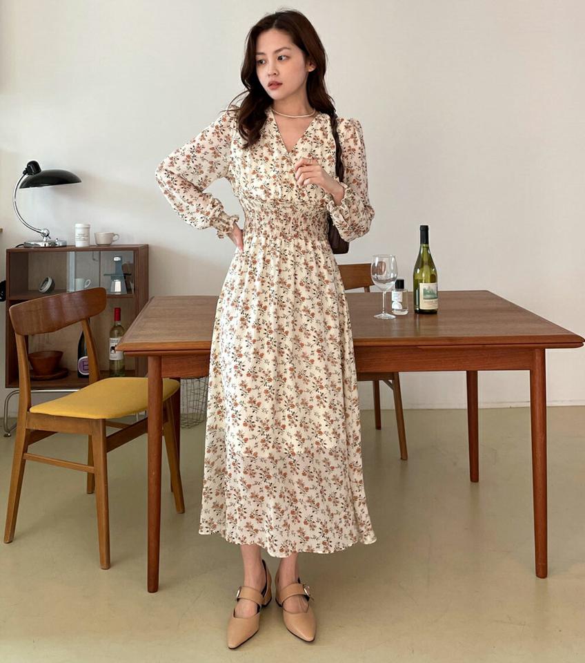 フローラルシャーリングワンピース・全3色・t66381 レディース 【ops】ワンピース ロング丈 長袖 花柄 総柄 Vネック デコルテ 春 秋 シフォン ウエストマーク パフスリーブ フェミニン きれいめ 上品 青 韓国ファッション