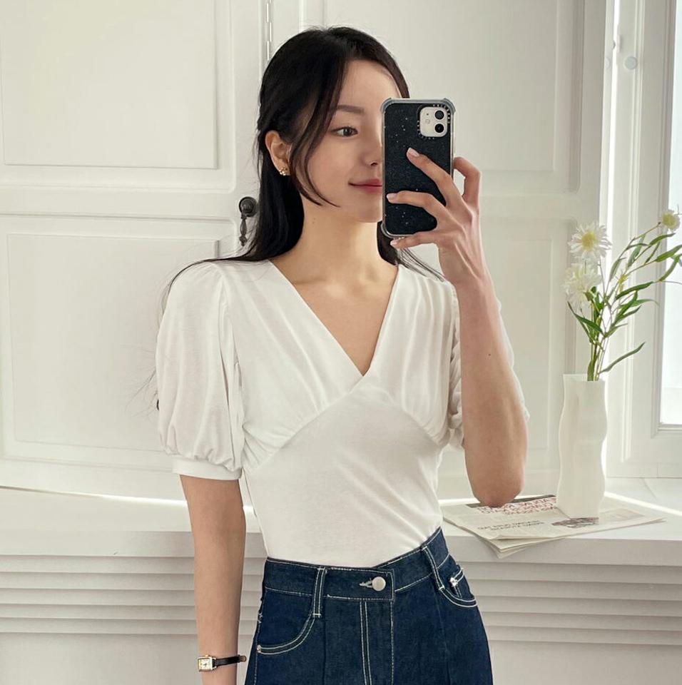 VネックギャザーパフTシャツ・全3色・t66804 レディース 【tops】Tシャツ トップス 半袖 Vネック 単色 無地 シンプル 鎖骨 デコルテ見せ 春 夏 パフスリーブ パフ袖 パステル ギャザー 上品 ボリューム 伸縮 キュート フェミニン ガーリー 韓国ファッション
