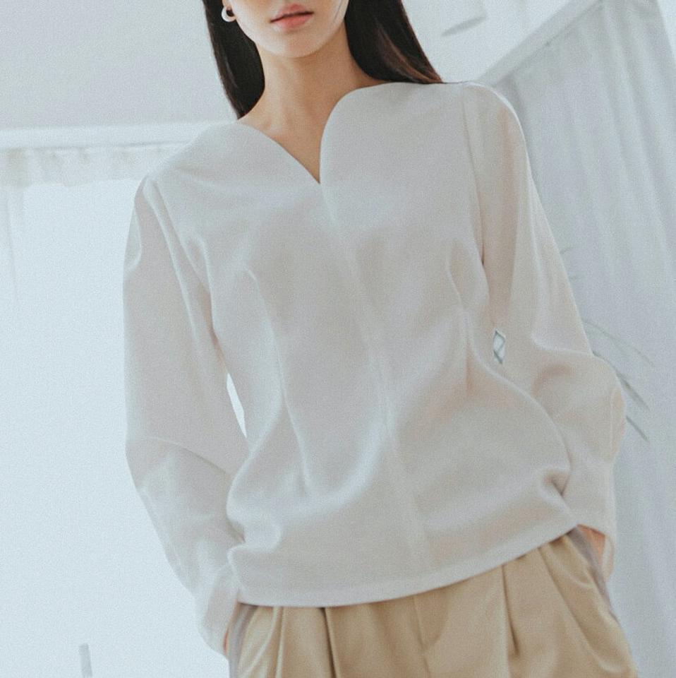 ハートネックパフブラウス・全3色・b00219 レディース 【bl】ブラウス トップス 長袖 単色 無地 シンプル パステル 春 秋 上品 フェミニン ハートネック パフスリーブ オフィスカジュアル カジュアル 韓国ファッション ハイホリHIHOLLI