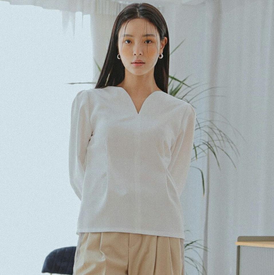 ハートネックパフブラウス・全3色・b00219 レディース 【bl】ブラウス トップス 長袖 単色 無地 シンプル パステル 春 秋 上品 フェミニン ハートネック パフスリーブ オフィスカジュアル カジュアル 韓国ファッション ハイホリHIHOLLI