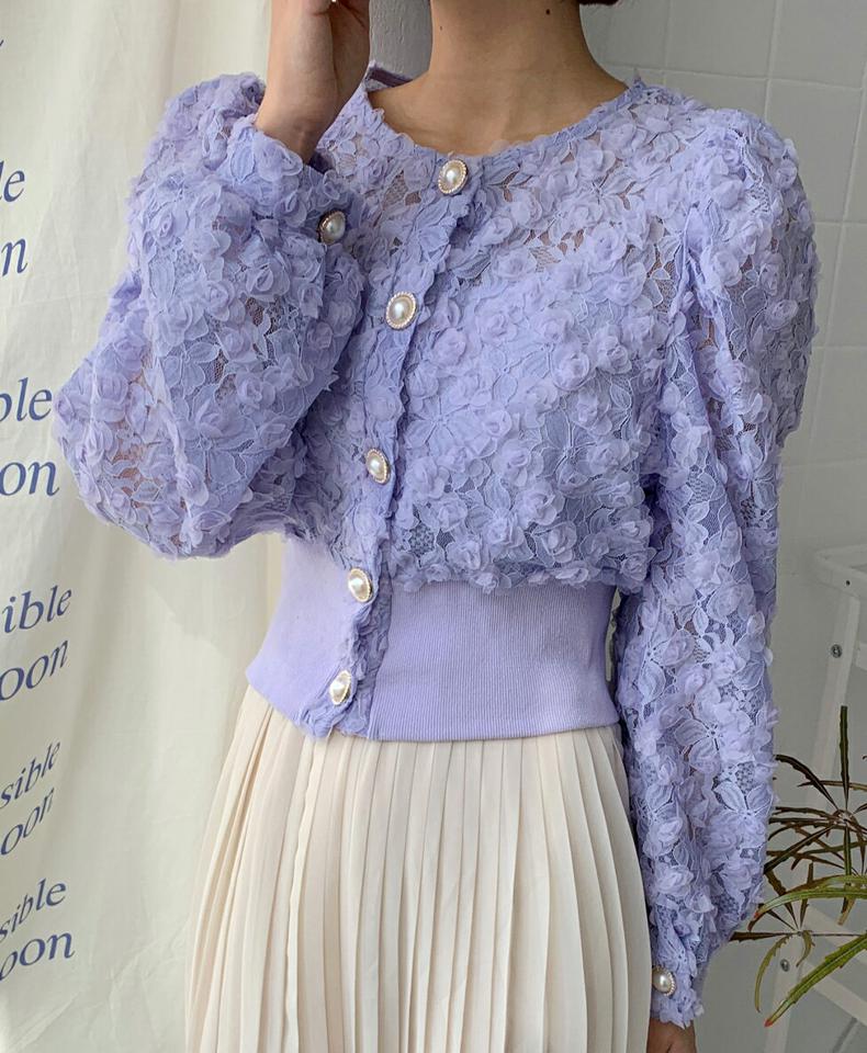 モチーフレースパール調ボタンブラウス・全2色・t66868 レディース 【bl】韓国ファッション トップス ブラウス 長袖 ラウンドネック 花柄 フローラル フラワー レース パール調 ボタン クロップド丈 シンプル カジュアル フェミニン 春 秋