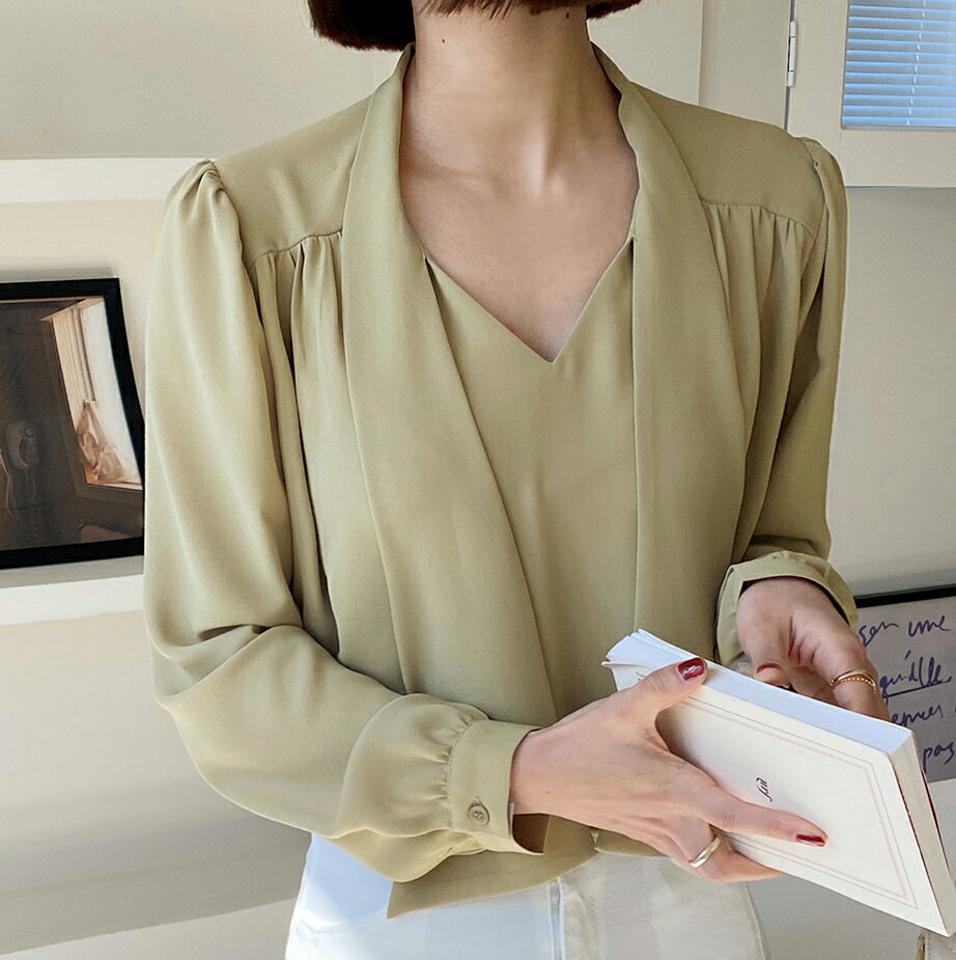 ボウタイギャザーブラウス・全5色・e66768 レディース 【bl】韓国ファッション トップス ブラウス 長袖 Vネック ボウタイ ギャザー シック カフスボタン 無地 シンプル かわいい カジュアル フェミニン 春 秋