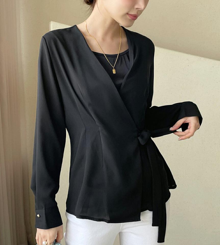リボンラップダーツブラウス・全3色・t71932 レディース 【bl】ブラウス 長袖 トップス 単色 無地 シンプル ラップ りぼん ダーツ 春 秋 フェミニン Vネック 鎖骨 デコルテ 上品 オフィスカジュアル タック スリム 韓国ファッション ハイホリHIHOLLI