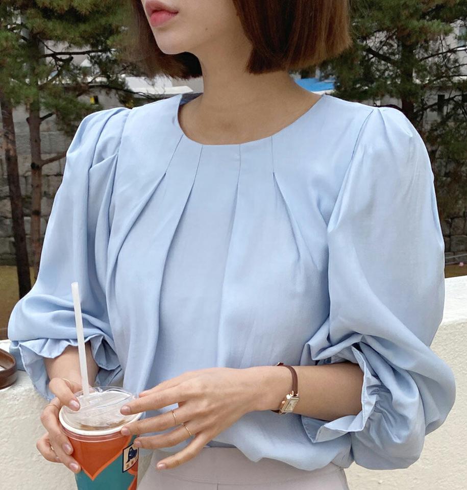 タックラウンドパフブラウス・全3色・t00506 レディース 【bl】韓国ファッション トップス ブラウス 長袖 ラウンドネック タック パフスリーブ 無地 シンプル オフィスカジュアル フェミニン デイリー ボリュームスリーブ 春 秋