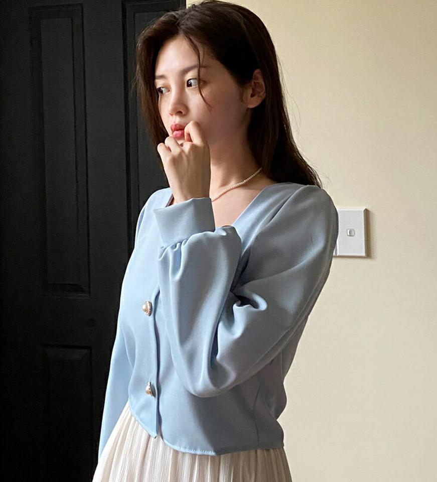 スクエアパール調ボタンブラウス・全4色・t00503 レディース 【bl】韓国ファッション トップス ブラウス 長袖 スクエアネック パール調ボタン アンティーク クロップド丈 パフスリーブ シンプル かわいい カジュアル フェミニン 春 秋