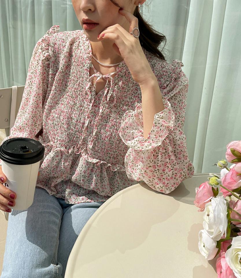 シャーリングフローラルブラウス・全1色・66417 レディース 【bl】ブラウス トップス 長袖 花柄 模様 総柄 春 秋 シャーリング シフォン ふんわり スリット リボン りぼん フリル フレア 可愛い かわいい ガーリー フェミニン 韓国ファッション