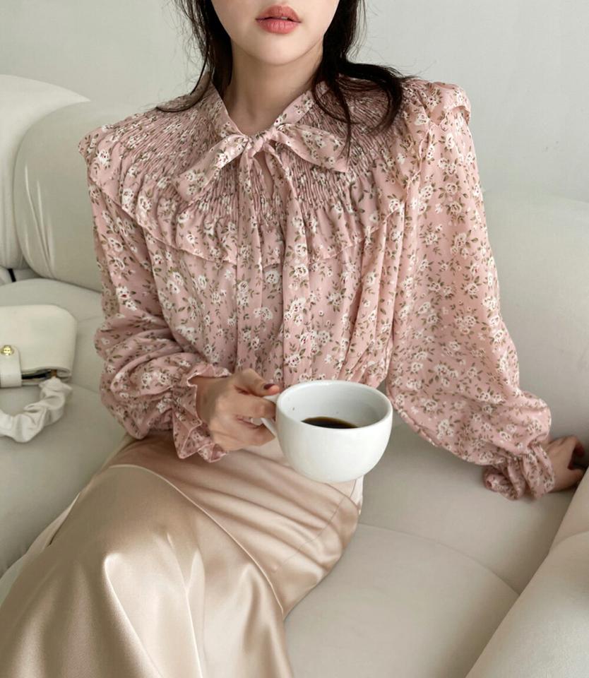 【スーパーセール特価】ショルダーシャーリングフローラルブラウス・全3色・b66419 レディース 【bl】ブラウス トップス 長袖 花柄 模様 総柄 シャーリング ユニーク 華やか 上品 フリル 春 秋 ラグラン フェミニン ガーリー キュート ボリューム 韓国ファッション