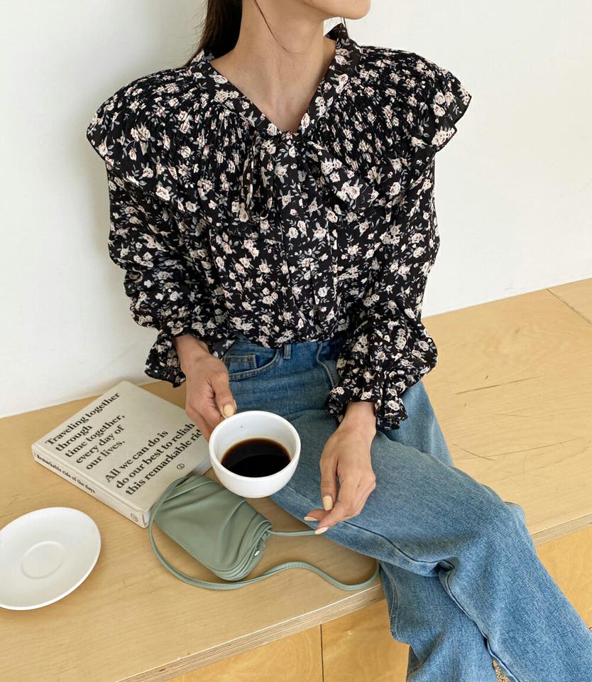 【スーパーセール特価】ショルダーシャーリングフローラルブラウス・全3色・b66419 レディース 【bl】ブラウス トップス 長袖 花柄 模様 総柄 シャーリング ユニーク 華やか 上品 フリル 春 秋 ラグラン フェミニン ガーリー キュート ボリューム 韓国ファッション