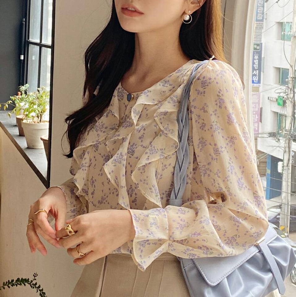 フリルフローラルボタンブラウス・全3色・t00295 レディース 【bl】ブラウス トップス 長袖 花柄 模様 総柄 フリル 春 秋 ボタン ボリューム クロップド丈 リンクル タック フェミニン ガーリー かわいい 可愛い 韓国ファッション ハイホリHIHOLLI