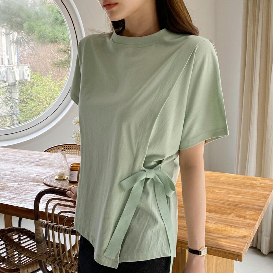 アンバランスサイドリボンTシャツ・全3色・b00292 レディース 【tops】トップス 半袖 Tシャツ 単色 無地 ユニーク リボン サイド パステル 春 夏 スリット 綿 コットン 楽ちん かわいい 可愛い 黄緑 フェミニン 爽やか 韓国ファッション ハイホリHIHOLLI