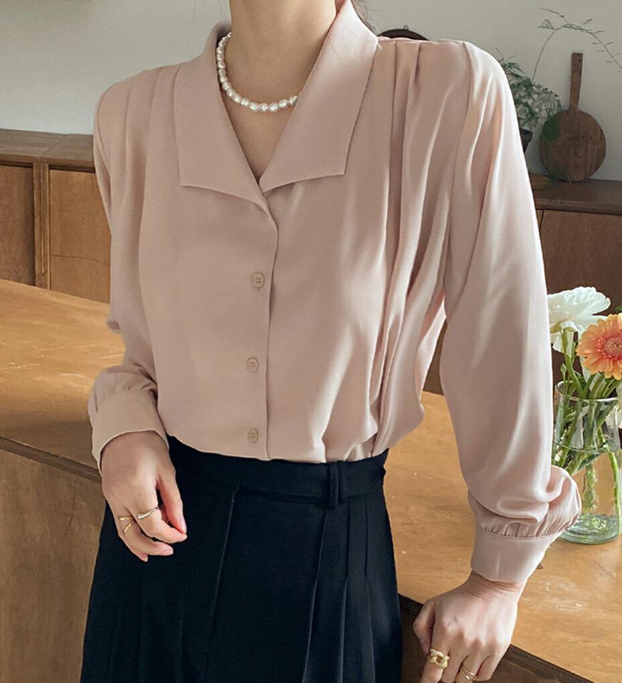 ショルダータックカラーブラウス・全3色・t00297 レディース 【bl】ブラウス トップス 長袖 単色 無地 シンプル ボタン 襟 タック 春 秋 鎖骨 デコルテ パステル Vネック ギャザー フェミニン オフィスカジュアル 韓国ファッション HIHOLLI
