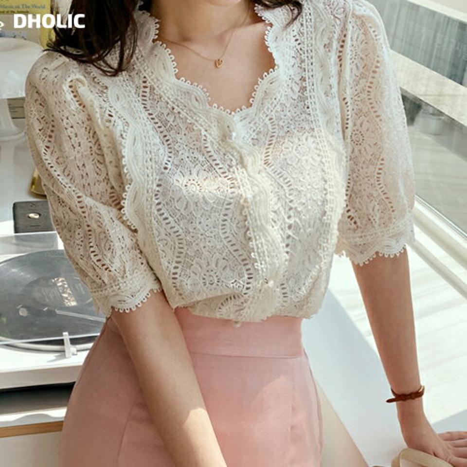 【10%OFF】Vネックフラワーレース半袖ブラウス・全3色・b00366 レディース 【bl】韓国ファッション トップス ブラウス 半袖 Vネック 花柄 フラワー フローラル レース パフスリーブ シンプル カジュアル フェミニン デイリー 夏 春 秋 セール SALE