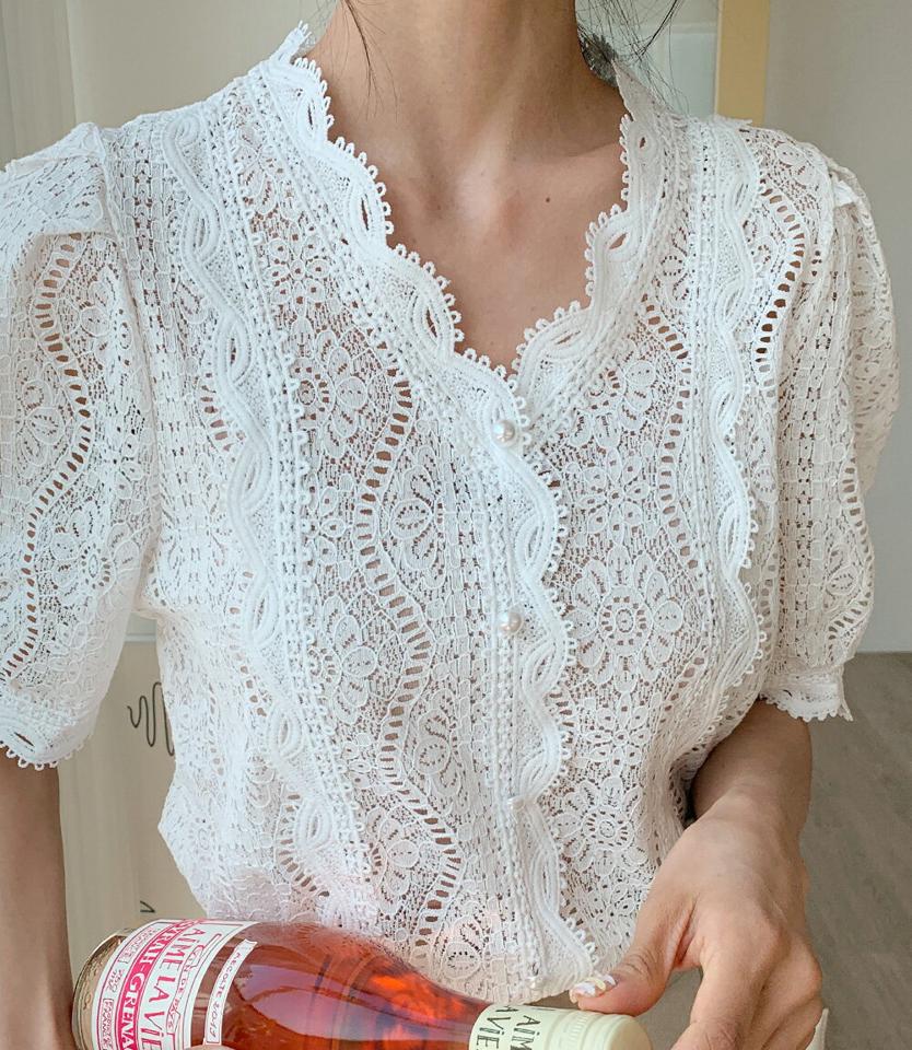 【10%OFF】Vネックフラワーレース半袖ブラウス・全3色・b00366 レディース 【bl】韓国ファッション トップス ブラウス 半袖 Vネック 花柄 フラワー フローラル レース パフスリーブ シンプル カジュアル フェミニン デイリー 夏 春 秋 セール SALE