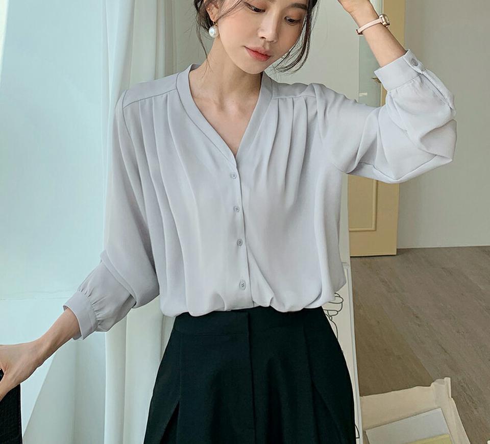 Vネックタックブラウス・全3色・t00363 レディース 【bl】韓国ファッション トップス ブラウス 長袖 Vネック ピンタック アンバランス パフスリーブ かわいい 可愛い 無地 シンプル カジュアル フェミニン デイリー 春 秋