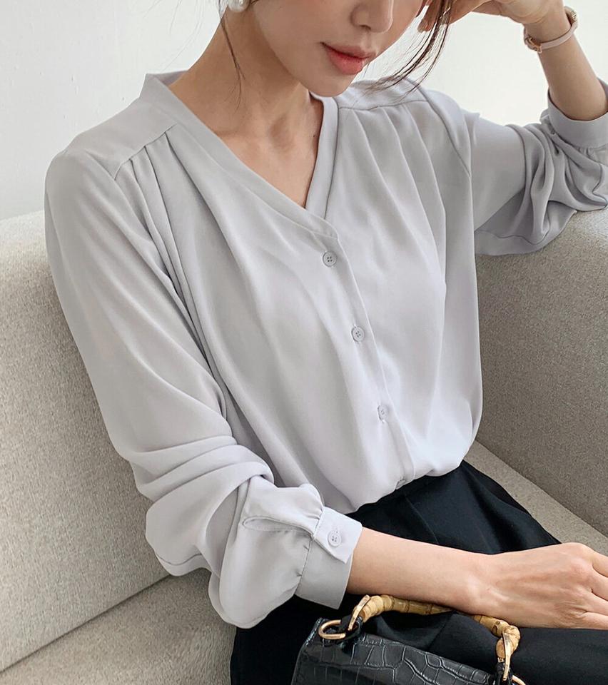 Vネックタックブラウス・全3色・t00363 レディース 【bl】韓国ファッション トップス ブラウス 長袖 Vネック ピンタック アンバランス パフスリーブ かわいい 可愛い 無地 シンプル カジュアル フェミニン デイリー 春 秋