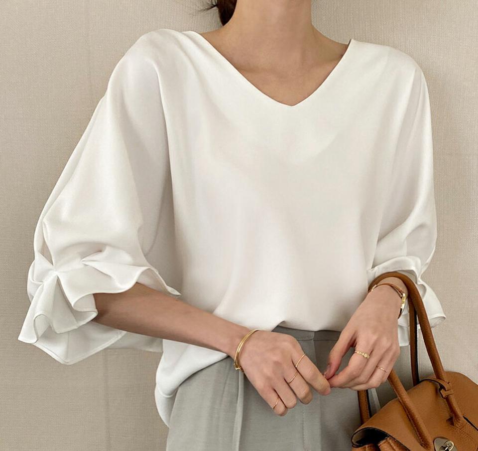 Vネックタックスリーブブラウス・全3色・e71988 レディース 【bl】トップス ブラウス 七分袖 7分袖 七分丈 7分丈 単色 無地 シンプル フェミニン 袖コン 大人 きれいめ 春 秋 韓国ファッション ハイホリHIHOLLI
