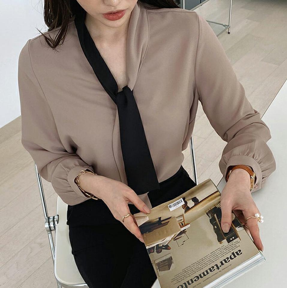 ≪人気商品再入荷≫配色リボンブラウス・全2色・e72020 レディース 【bl】トップス ブラウス 長袖 ボウタイ りぼん 配色 大人 シック モダン きれいめ オフィスカジュアル 上品 春 秋 韓国ファッション ハイホリHIHOLLI