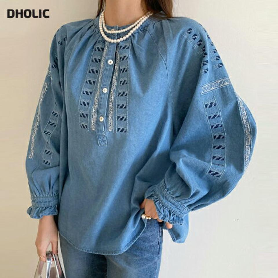 バンドカラー刺繍デニムブラウス・全2色・b71846 レディース 【bl】トップス ブラウス 長袖 バンドカラー 刺繍 デニムブラウス ラグランスリーブ シンプル 体型カバー カジュアル フェミニン 春 秋 韓国ファッション ハイホリHIHOLLI
