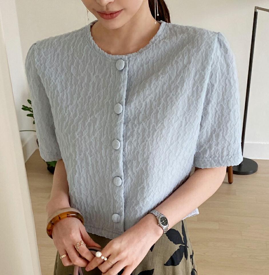 リンクルボタンパフブラウス・全4色・t71838 レディース 【bl】トップス ブラウス 半袖 ラウンドネック リンクル ボタン パフスリーブ クロップド丈 シンプル カジュアル フェミニン 夏 春 秋 韓国ファッション ハイホリHIHOLLI