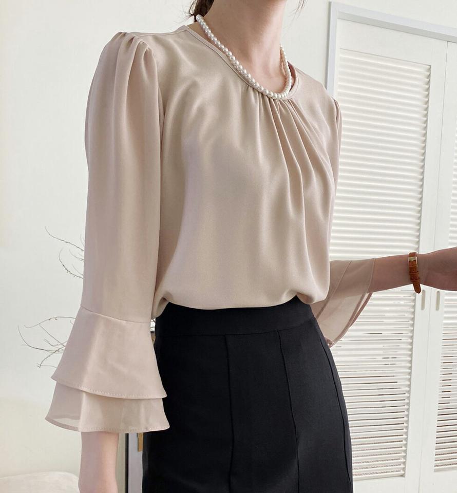 フレアスリーブラウンドブラウス・全4色・71990 レディース 【bl】トップス ブラウス 七分袖 7分袖 フレアスリーブ 袖コン 単色 無地 シンプル 上品 オフィスカジュアル きれいめ 大人 パステル 水色 春 秋 韓国ファッション ハイホリHIHOLLI