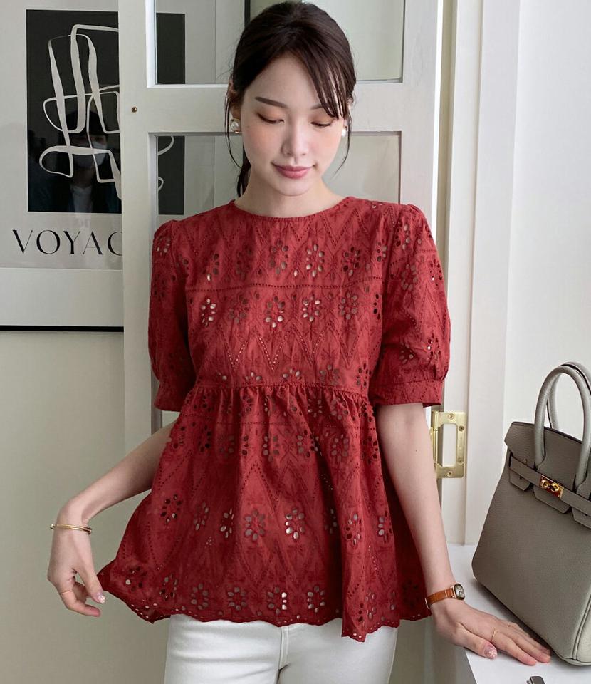アイレットレースバックボタンブラウス・全2色・b71991 レディース 【bl】トップス ブラウス 半袖 ハーフスリーブ 総レース アイレット ガーリー パフスリーブ パフ袖 ギャザー フレアトップス お腹カバー 春 夏 韓国ファッション ハイホリHIHOLLI