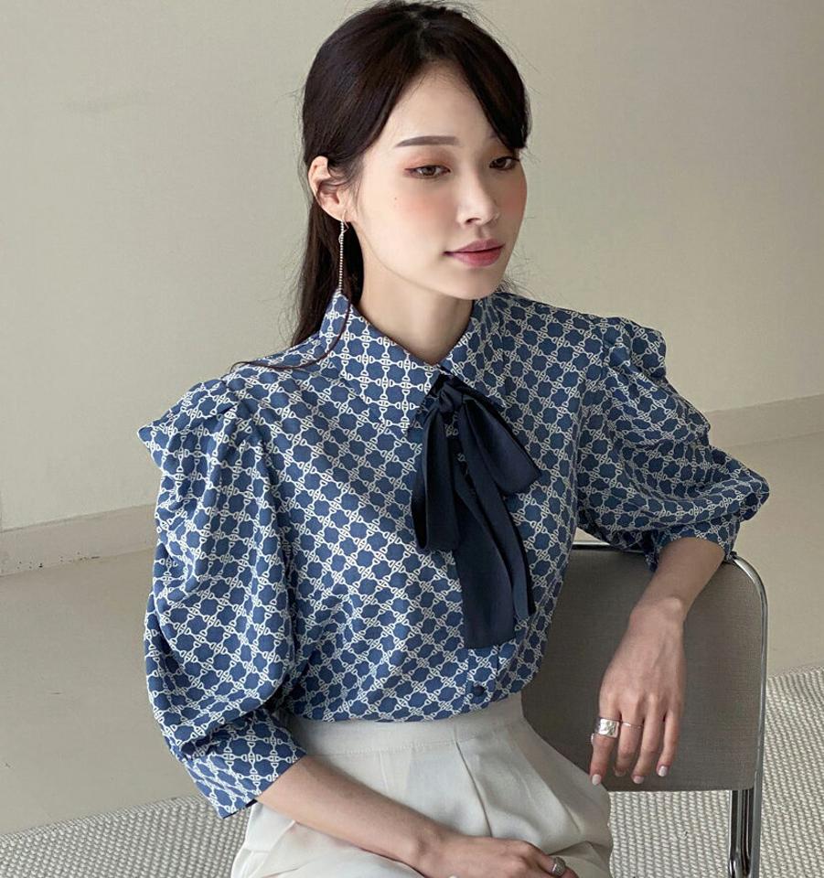 タイ付パターンパワショルブラウス・全2色・b00337 レディース 【bl】トップス ブラウス 七分袖 七分丈 7分袖 7分丈 総柄 タイ パワーショルダー 袖コン 高級感 大人 春 秋 韓国ファッション ハイホリHIHOLLI
