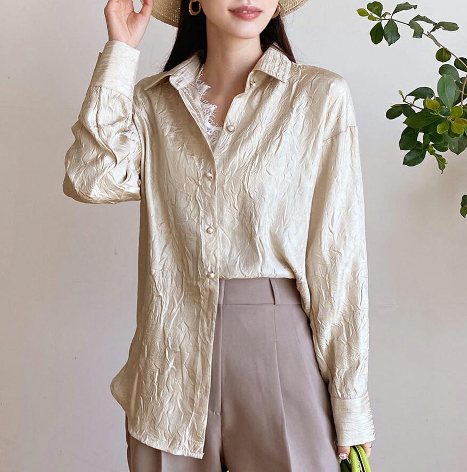 パール調ボタンリンクルシャツ・全4色・t72048 レディース 【bl】トップス シャツ リンクル パールボタン 長袖 シワ加工 単色 上品 光沢 サテン フェミニン 春 秋 韓国ファッション ハイホリHIHOLLI