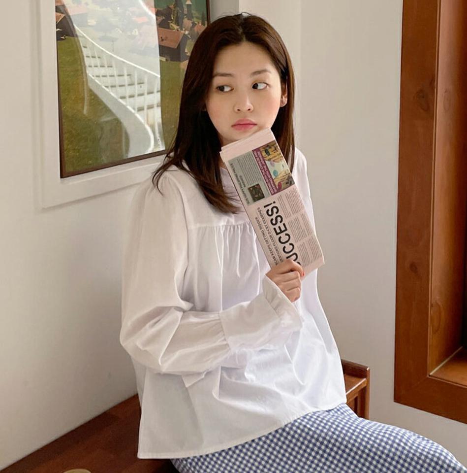 フリルワイドカフスブラウス・全3色・t66486 レディース 【bl】韓国ファッション トップス ブラウス 長袖 ラウンドネック フリル ワイド カフス ギャザー 無地 シンプル ベーシック カジュアル フェミニン デイリー 春 秋