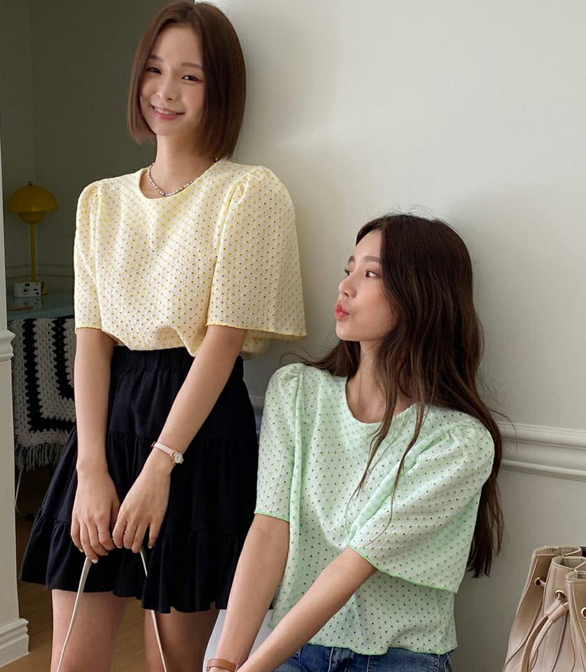 フラワーパフスリーブTシャツ・全3色・t00587 レディース 【tops】韓国ファッション トップス Tシャツ 大人 半袖 ラウンドネック 花柄 フローラル フラワー パフスリーブ パンチング シンプル フェミニン カジュアル 夏 春 秋