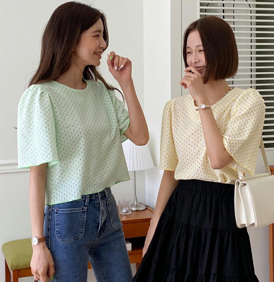 フラワーパフスリーブTシャツ・全3色・t00587 レディース 【tops】韓国ファッション トップス Tシャツ 大人 半袖 ラウンドネック 花柄 フローラル フラワー パフスリーブ パンチング シンプル フェミニン カジュアル 夏 春 秋