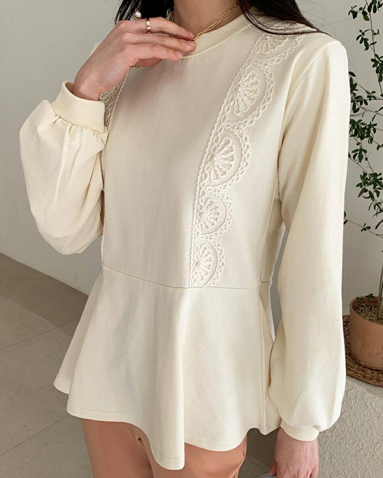 フェイクパールフラワー刺繍ペプラムスウェット・全3色・b71897 レディース 【tops】トップス スウェット トレーナー 長袖 ペプラム 花柄 刺繍 パール フレア スカラップレース かわいい 大人 春 秋 韓国ファッション ハイホリHIHOLLI