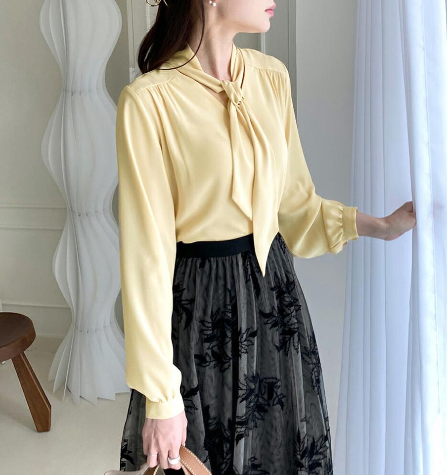 ボウタイギャザーブラウス・全3色・b00340 レディース 【bl】トップス ブラウス 長袖 ボウタイ りぼん ギャザー フェミニン 単色 無地 シンプル 上品 きれいめ オフィスカジュアル 黄色 春 秋 韓国ファッション ハイホリHIHOLLI