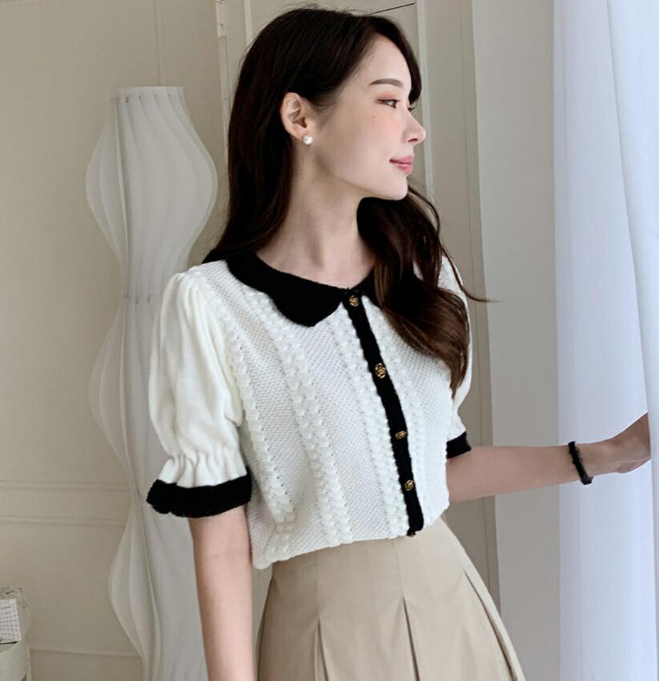 ローズボタン配色カラー半袖ニット・全2色・b00334 レディース 【tops】トップス ニット 半袖 ハーフスリーブ 配色 襟 可愛い かわいい 大人 クロップド丈 スカラップカット 襟コン パフ袖 パフスリーブ 春 夏 韓国ファッション ハイホリHIHOLLI