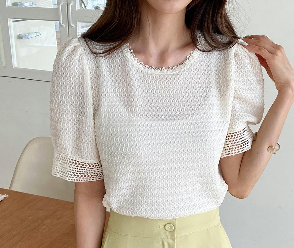 レーストリムリンクルブラウス・全2色・b67017 レディース 【bl】韓国ファッション トップス ブラウス 半袖 ラウンドネック レース トリム リンクル パフスリーブ かわいい 可愛い シンプル カジュアル フェミニン 夏 春 秋