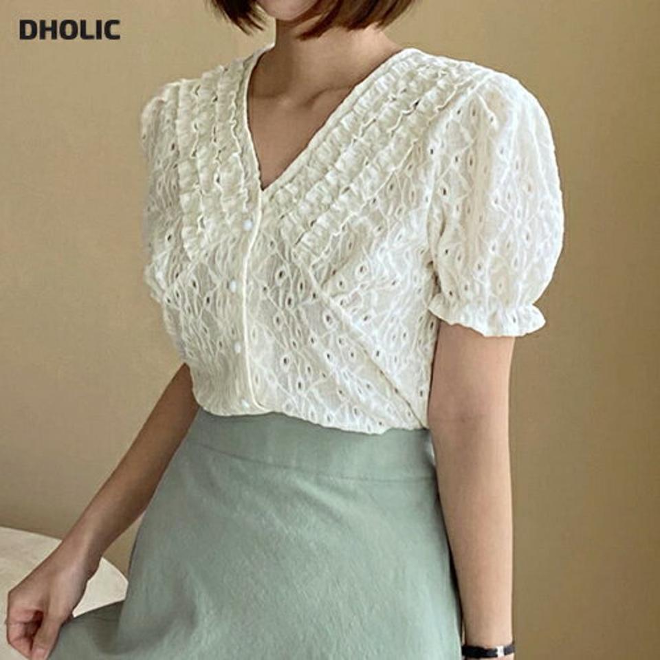 パフフリルアイレットレースブラウス・全2色・b66944 レディース 【bl】韓国ファッション トップス ブラウス 半袖 Vネック パフスリーブ フリル アイレットレース かわいい 可愛い シンプル カジュアル フェミニン 夏 春 秋