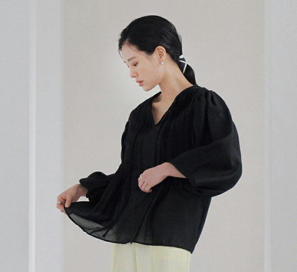 リボンピンタックバルーンブラウス・全3色・t00228 レディース 【bl】トップス ブラウス 七分袖 七分丈 7分袖 7分丈 りぼん 単色 フェミニン シンプル デコルテ 鎖骨 きれいめ ゆったり 大人 春 秋 韓国ファッション ハイホリHIHOLLI